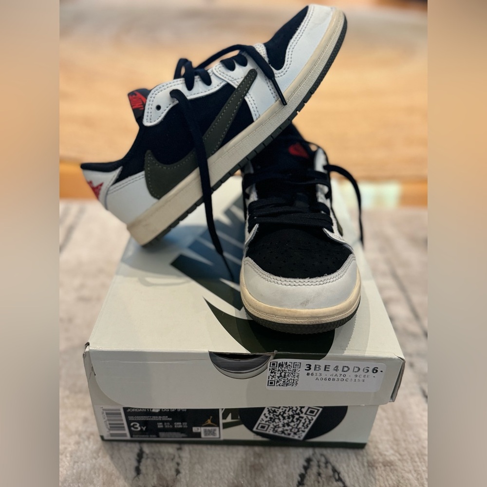 Jordan 1 low OG SP (PS) size 3Y, Travis Scott olive with original box